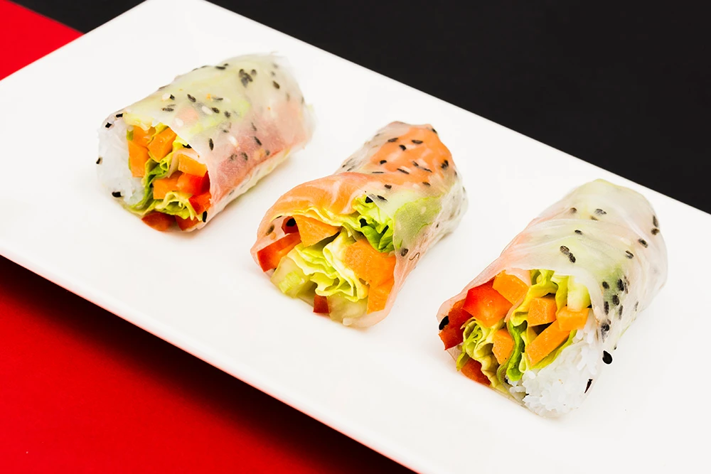 Veganske rolnice sa šarenim povrćem i crnim susamom